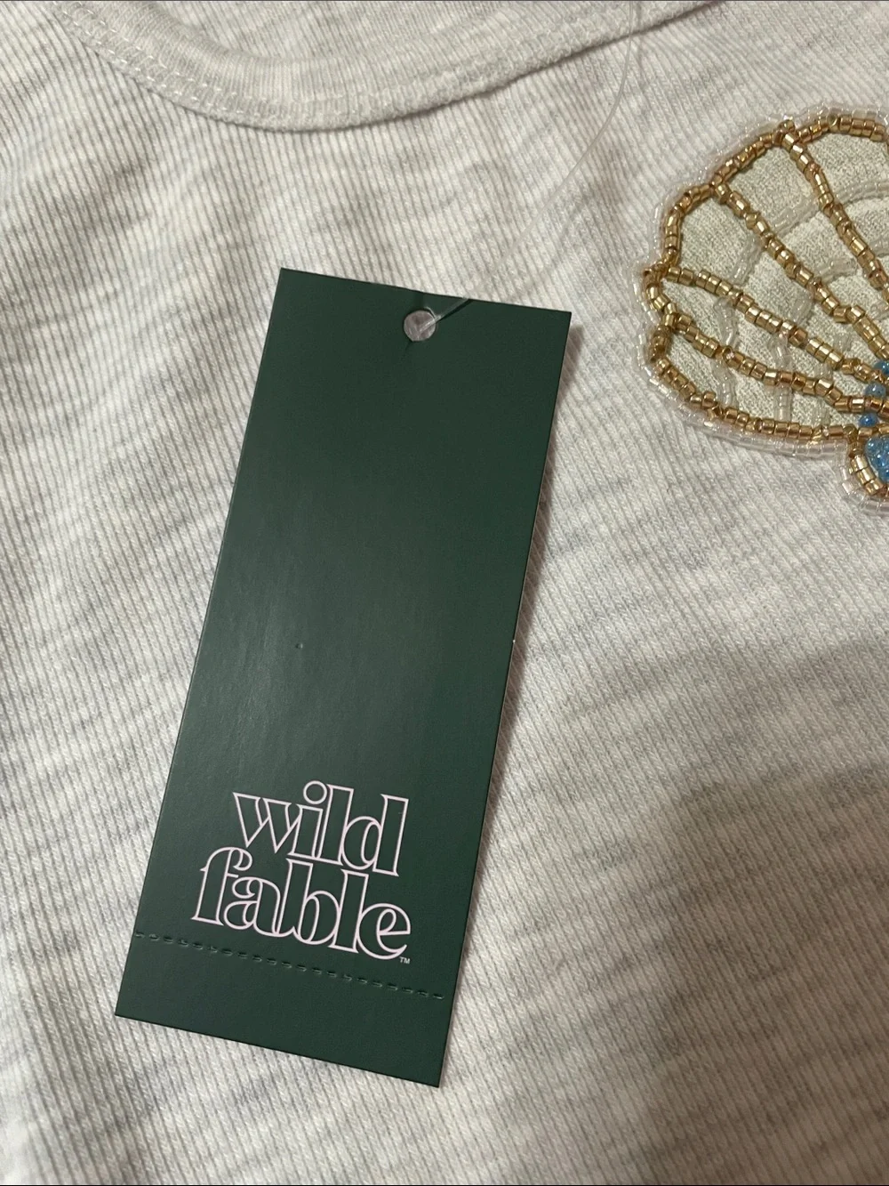 Wild Fable light gray Girls Tank Top w  Gold Shell Accent on Front Sz. M NWT